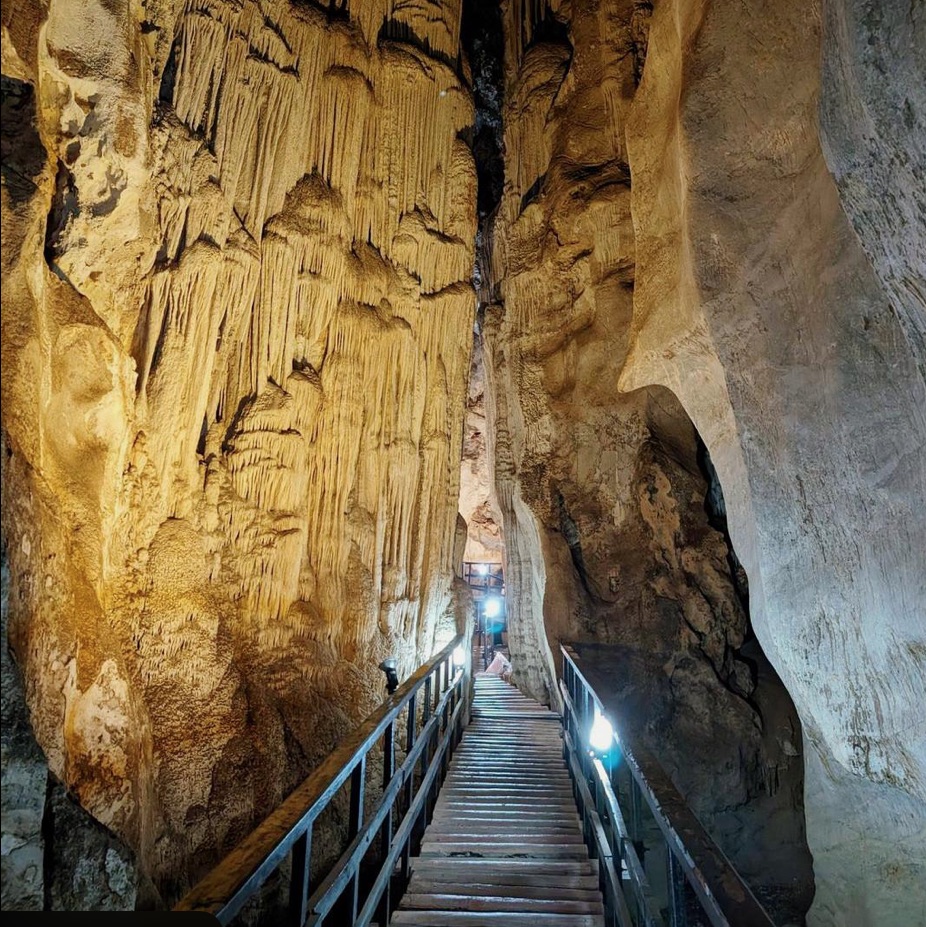 Diamond Cave